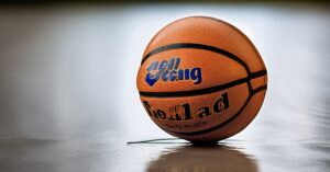 Jak spuścić powietrze z piłki: Proste metody